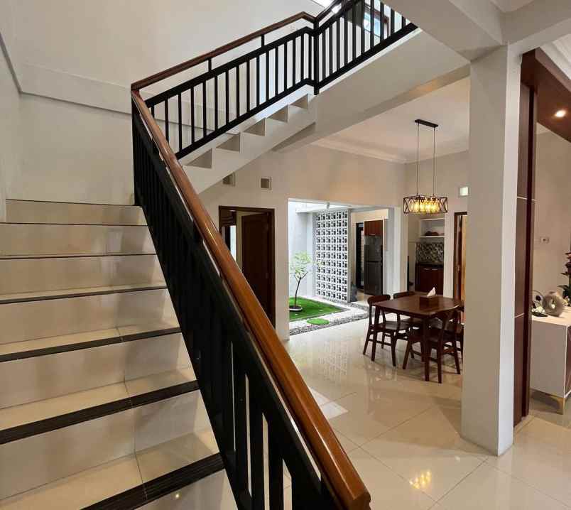 rumah 2 lantai full furnished dekat pakuwon mall jogja