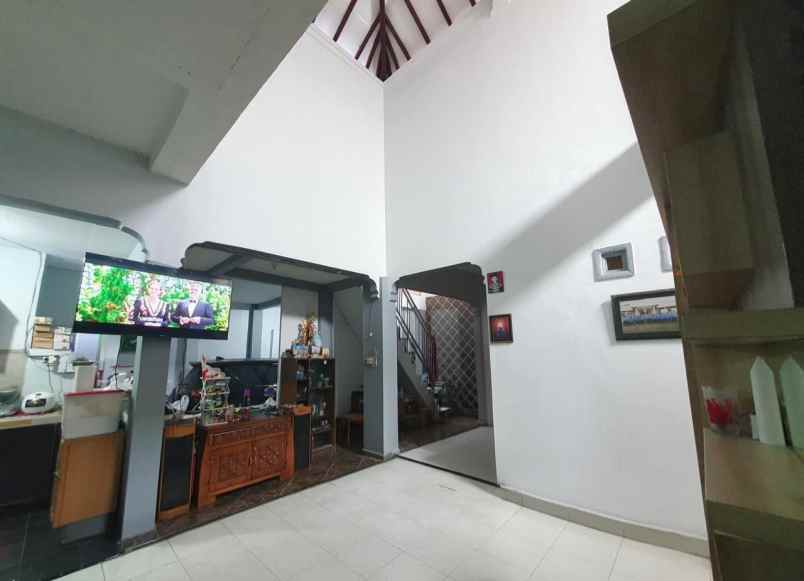 rumah 2 lantai hook srondol banyumanik semarang