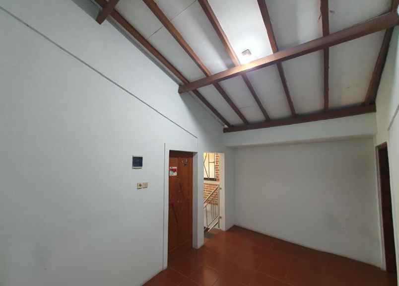 rumah 2 lantai hook srondol banyumanik semarang