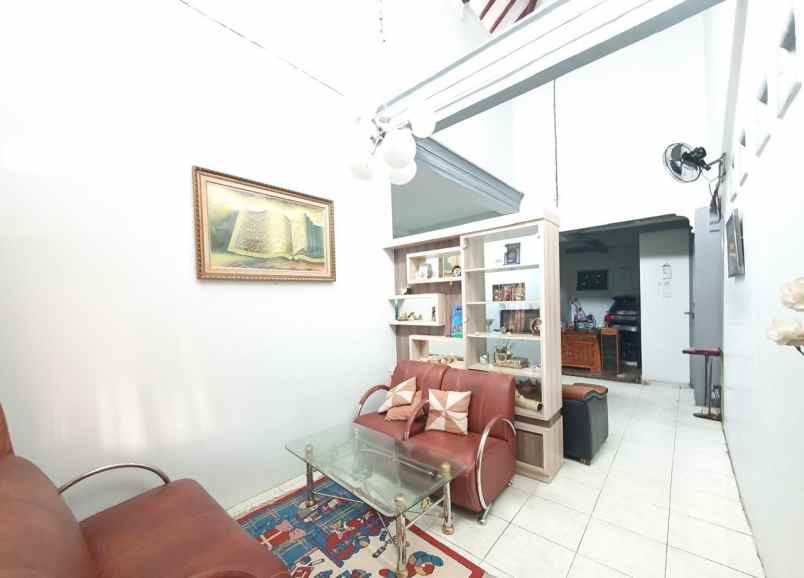 rumah 2 lantai hook srondol banyumanik semarang