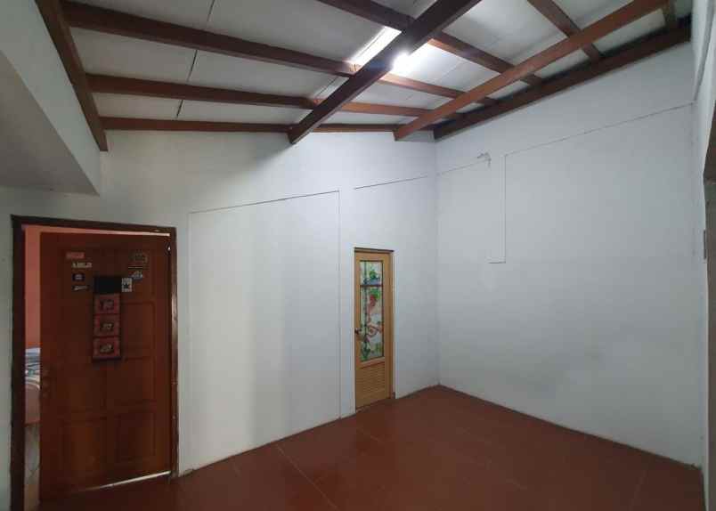 rumah 2 lantai hook srondol banyumanik semarang