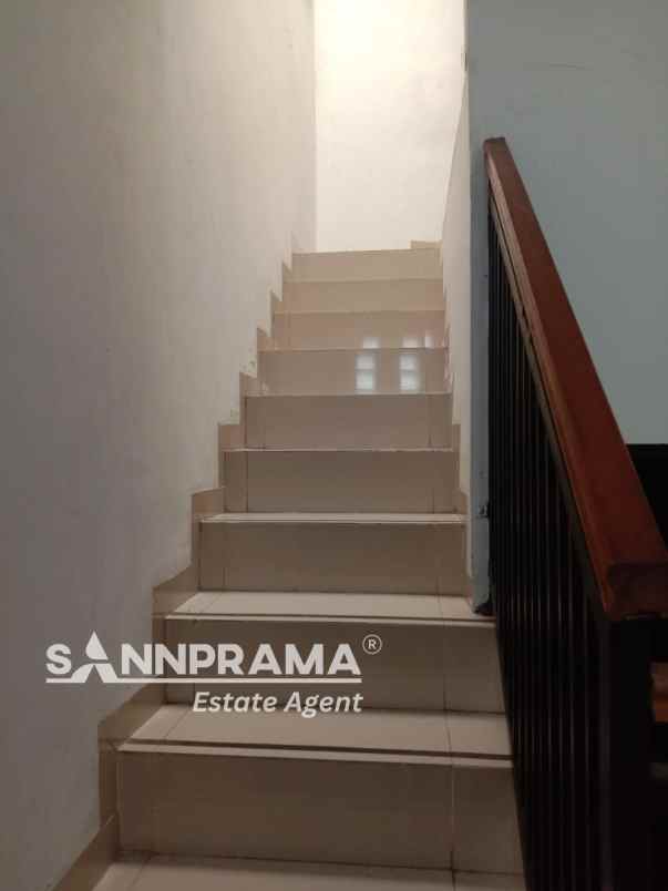 rumah 2 lantai kamar 5 di dalam cluster tapos utami