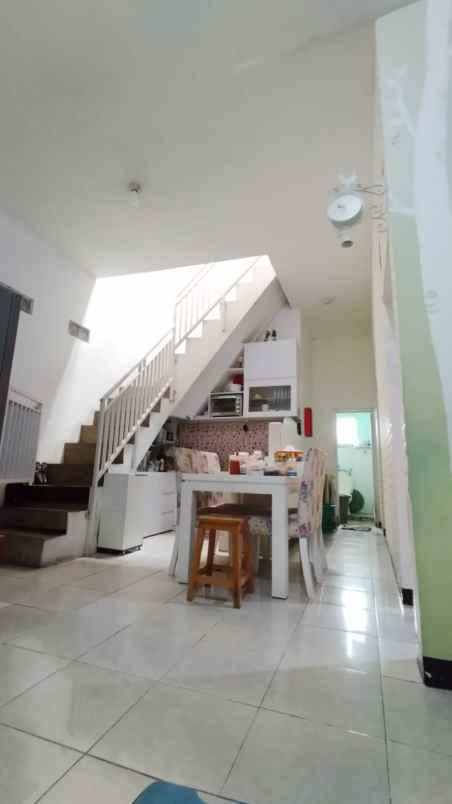 rumah 2 lantai luas 120m type 2kt harapan jaya bekasi