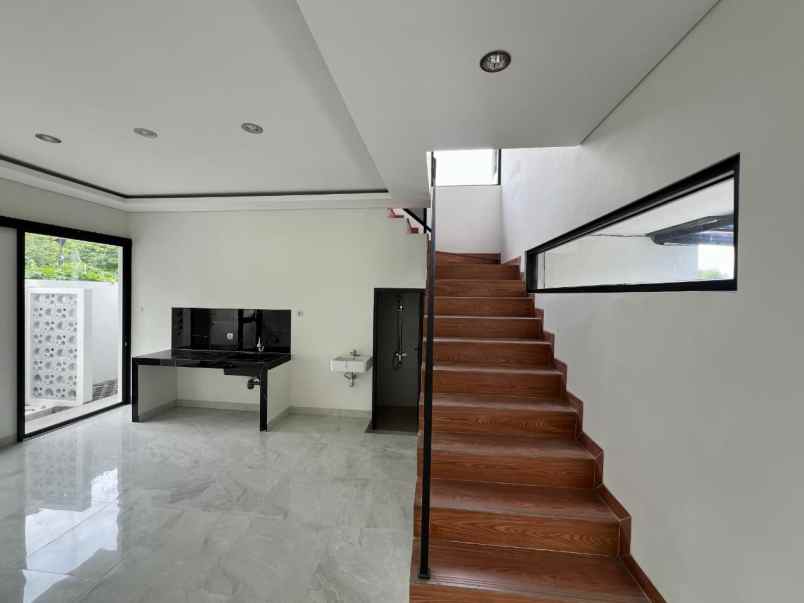 rumah 2 lantai modern di maguwo mulai 1m