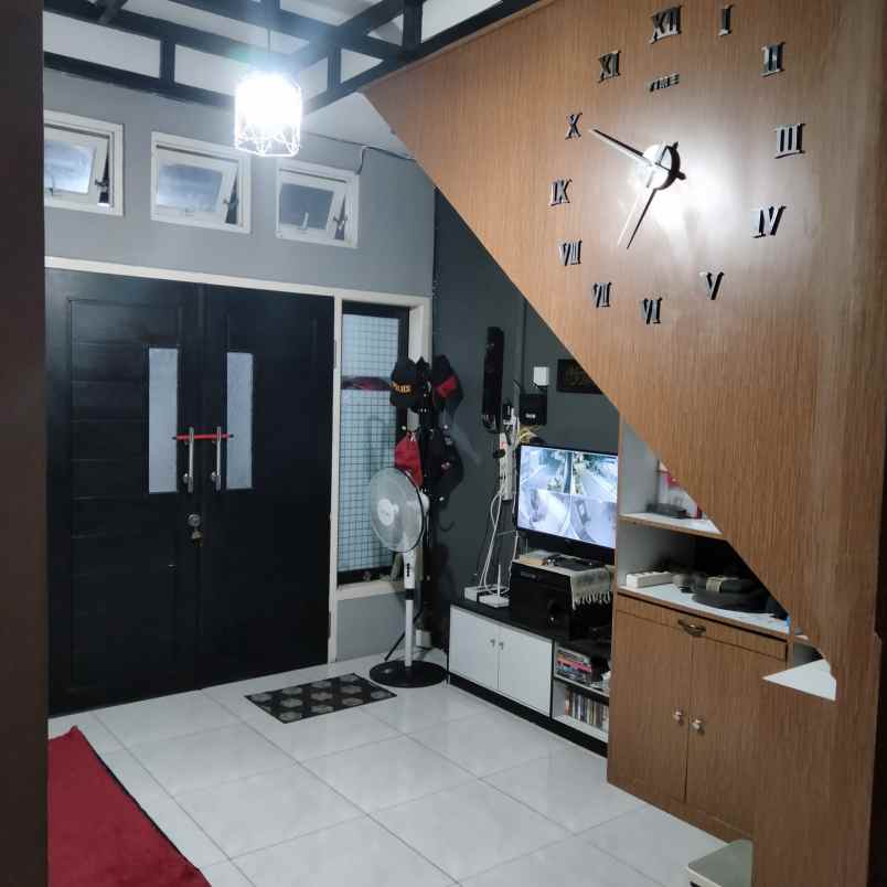 rumah 2 lantai siap huni lokasi sulfat malang