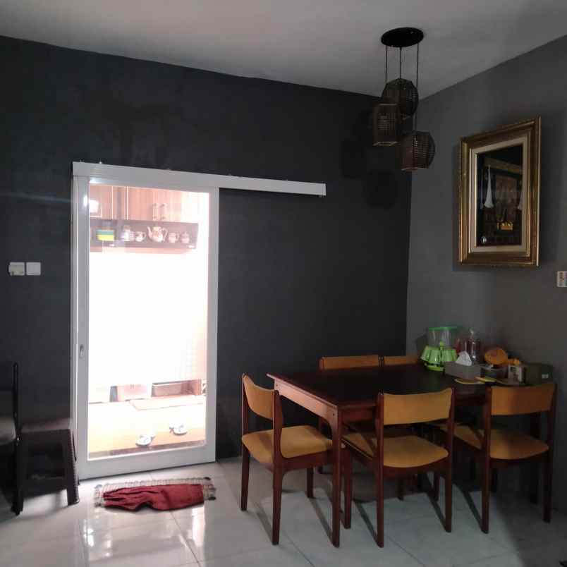 rumah 2 lantai siap huni lokasi sulfat malang