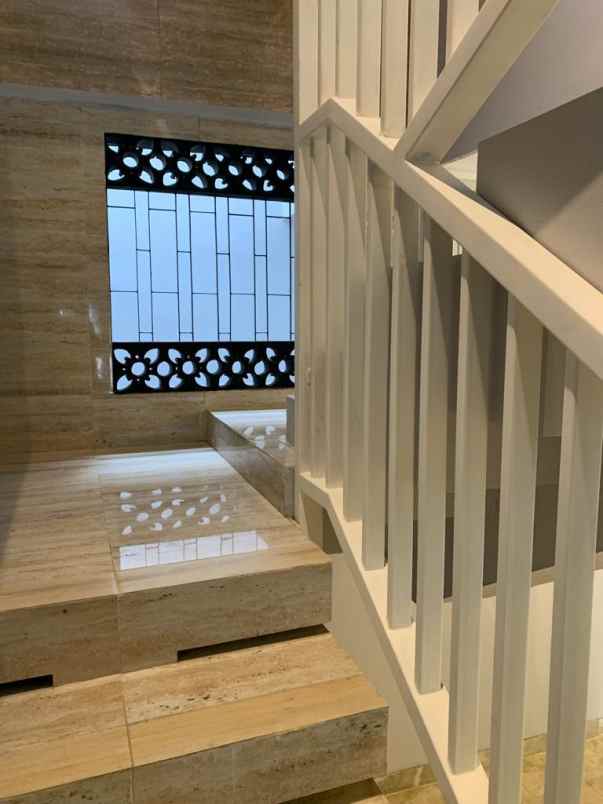 rumah baru classic dalam komplek di cinere