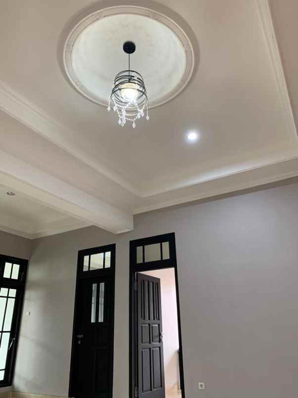 rumah baru classic dalam komplek di cinere