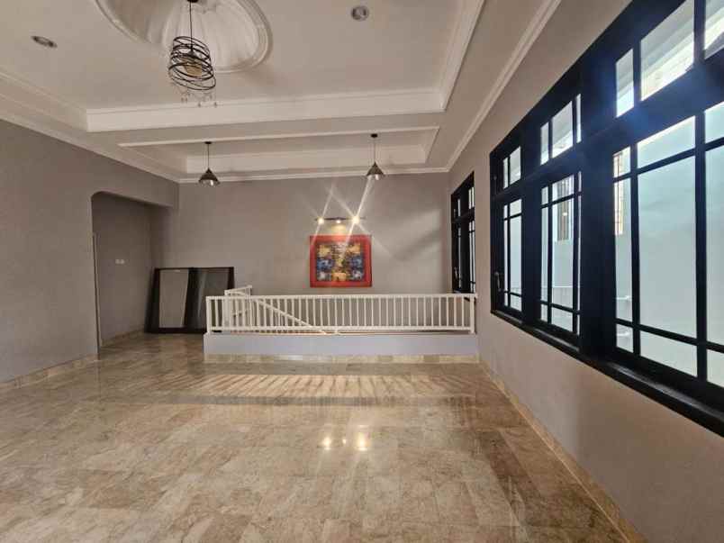 rumah baru classic dalam komplek di cinere