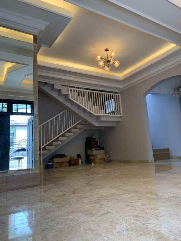 rumah baru classic dalam komplek di cinere