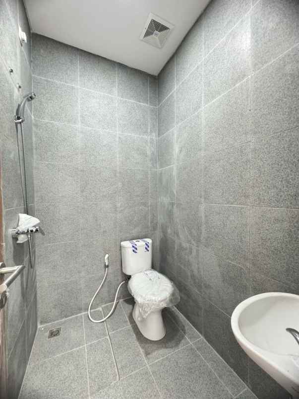 rumah baru fasilitas lengkap shm termurah di pamulang