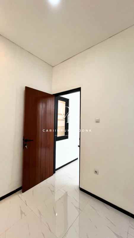 rumah baru harga santai 900jt an di surabaya timur