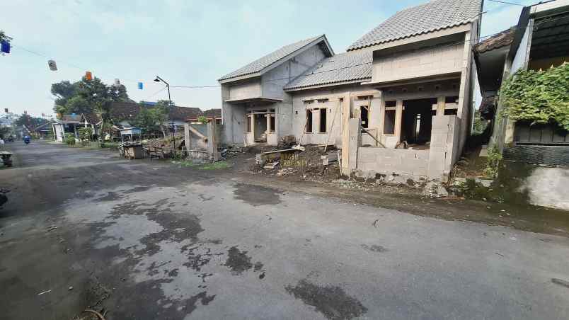 rumah baru tanah luas 5 menit ke smp negeri 2 kalasan