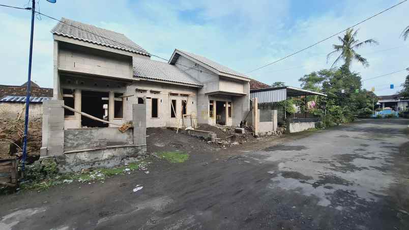 rumah baru tanah luas 5 menit ke smp negeri 2 kalasan