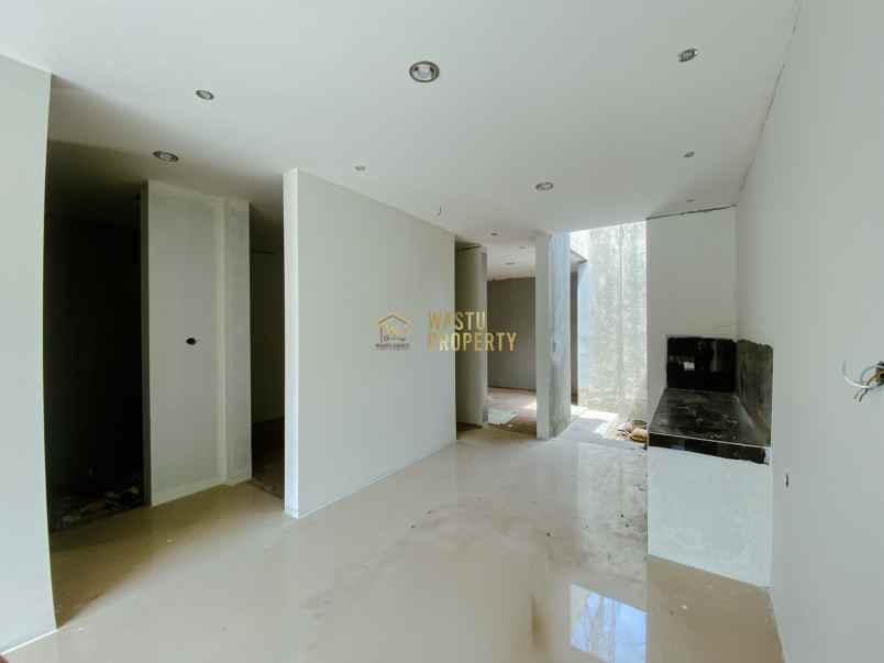 rumah cantik carpot muat 2 mobil di kalasan sleman