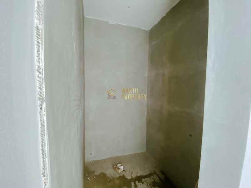 rumah cantik carpot muat 2 mobil di kalasan sleman