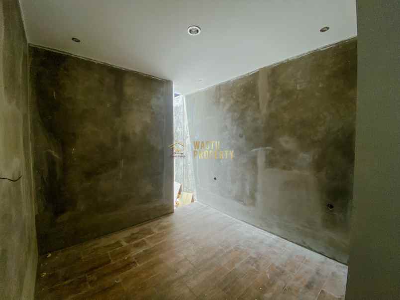 rumah cantik carpot muat 2 mobil di kalasan sleman