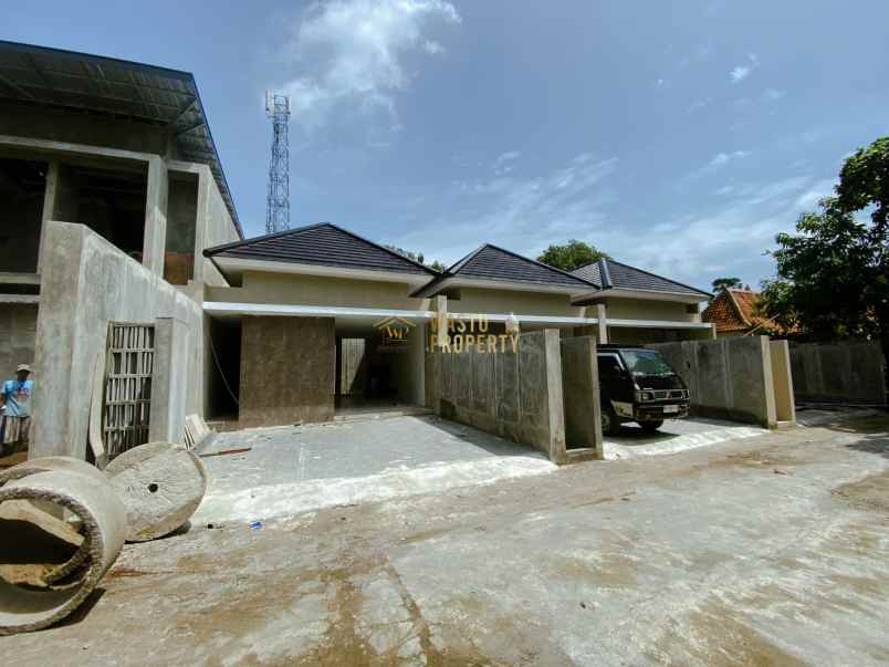 rumah cantik carpot muat 2 mobil di kalasan sleman