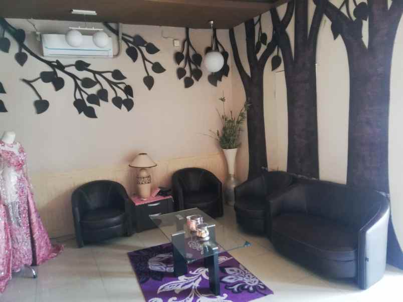 rumah dan tempat usaha di jalan utama sumber cirebon