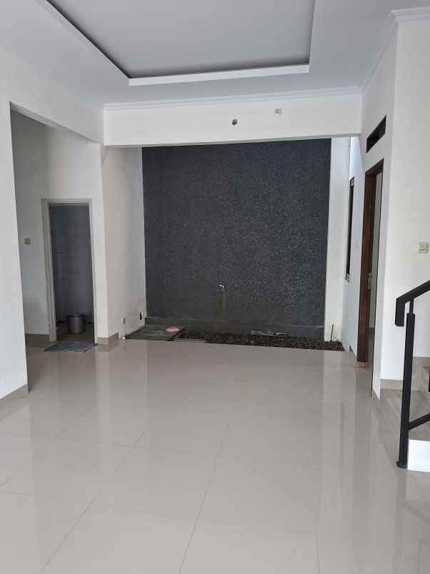 rumah dijual murah di limo cinere 2 lantai
