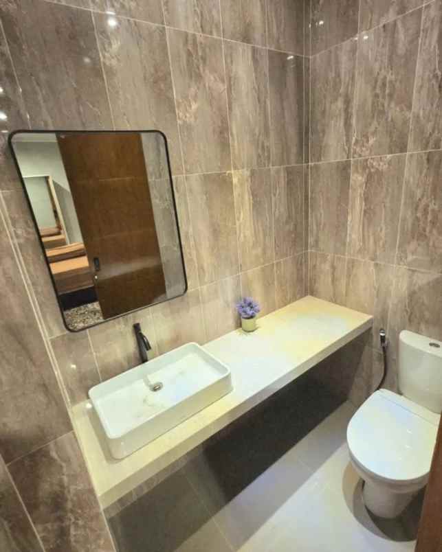 rumah full furnished 2 lantai 7 menit kampus upn jogja