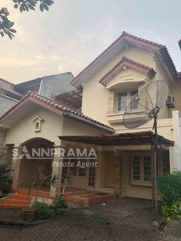 rumah hook ciputat timur dalam cluster mewah ash