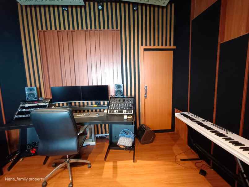 rumah impian area joglo 5 1 kt pool garasi 4 mobil shm