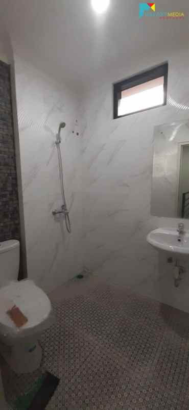 rumah jalan ratna dekat