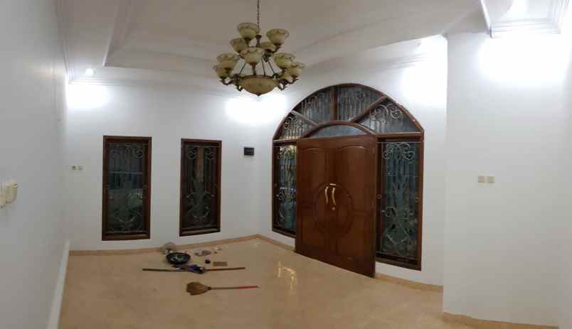 rumah jalan tengger samping kampus akpol candisari