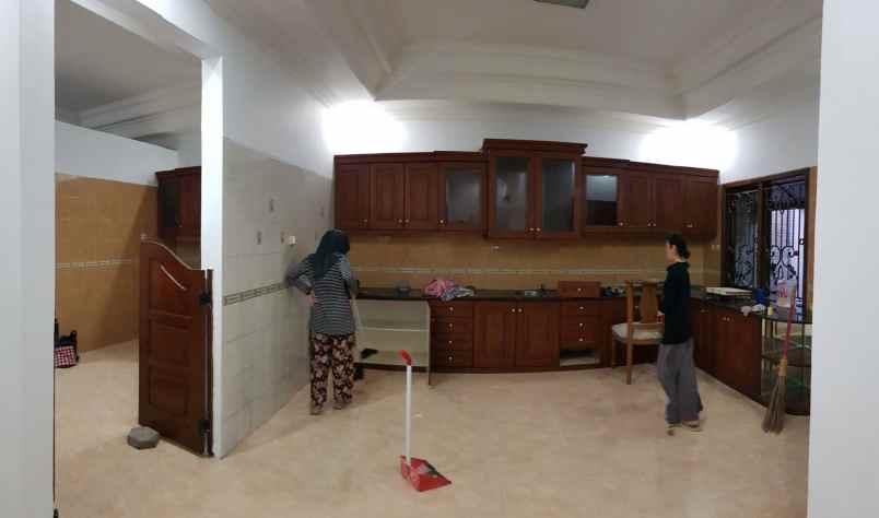 rumah jalan tengger samping kampus akpol candisari