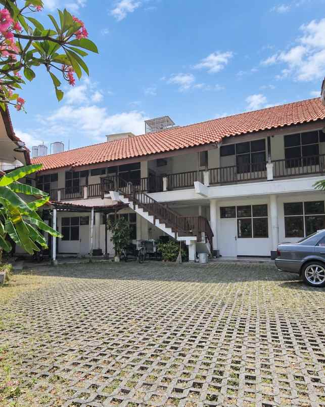 rumah jemursari selatan strategis