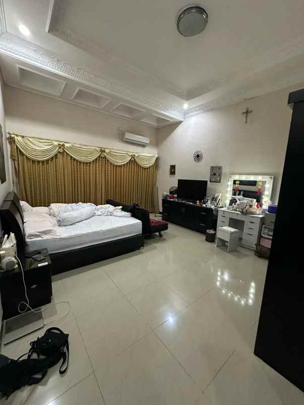 rumah jl besuki perak timur strategis