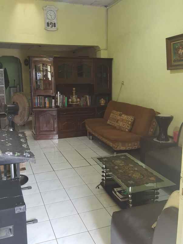 rumah jl kakatua perumnas 1