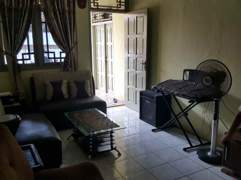 rumah jl kakatua perumnas 1