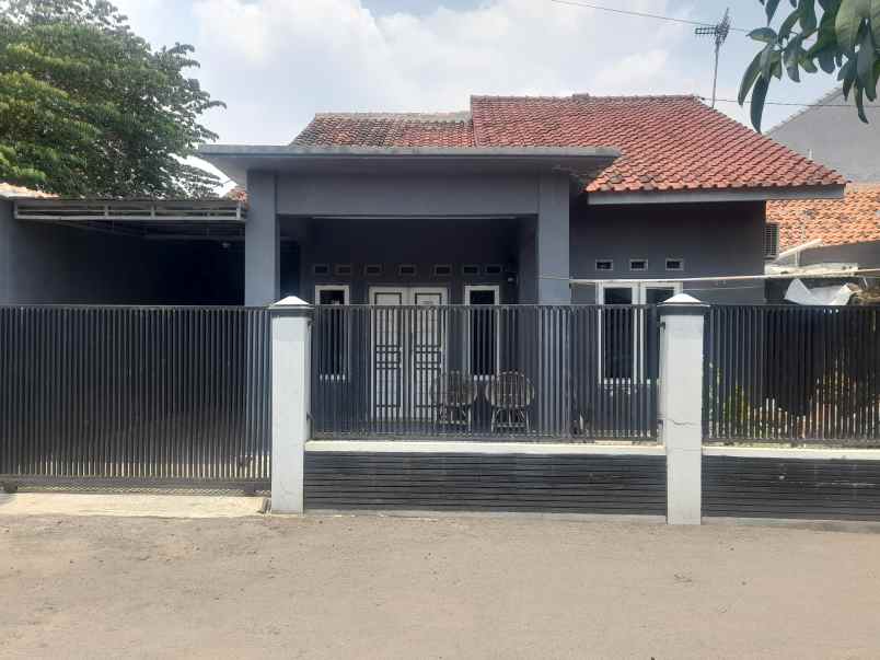 rumah kampung siap huni dan strategis