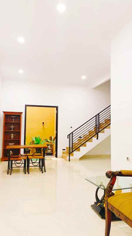 rumah komplek besar lebak bulus 150m ke mrt tol