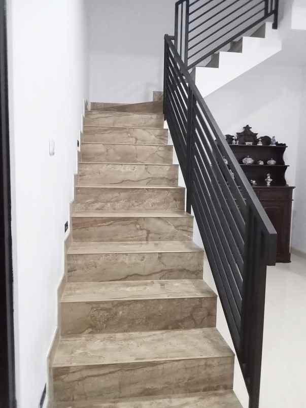 rumah komplek besar lebak bulus 150m ke mrt tol