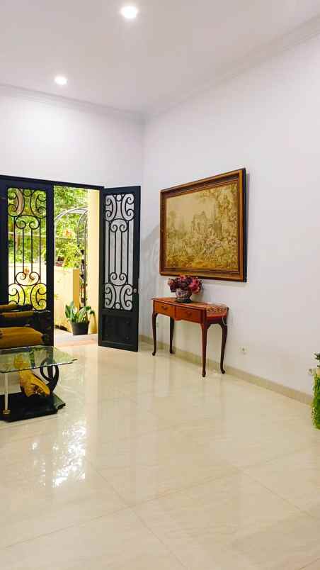 rumah komplek besar lebak bulus 150m ke mrt tol