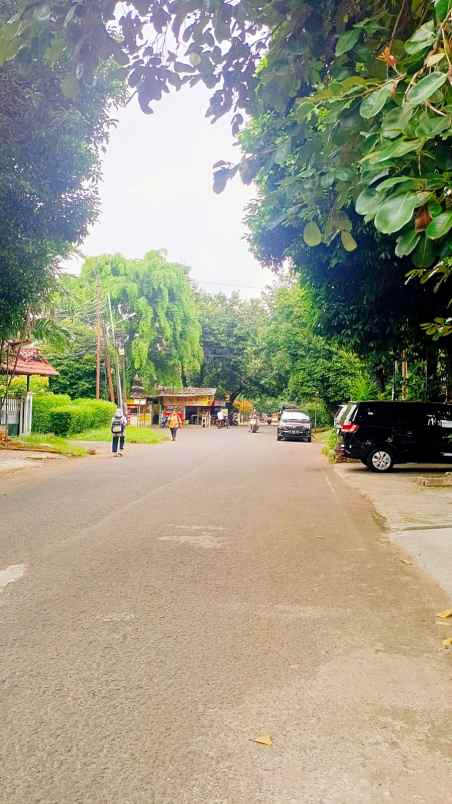 rumah komplek besar lebak bulus 150m ke mrt tol