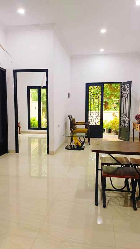 rumah komplek besar lebak bulus 150m ke mrt tol