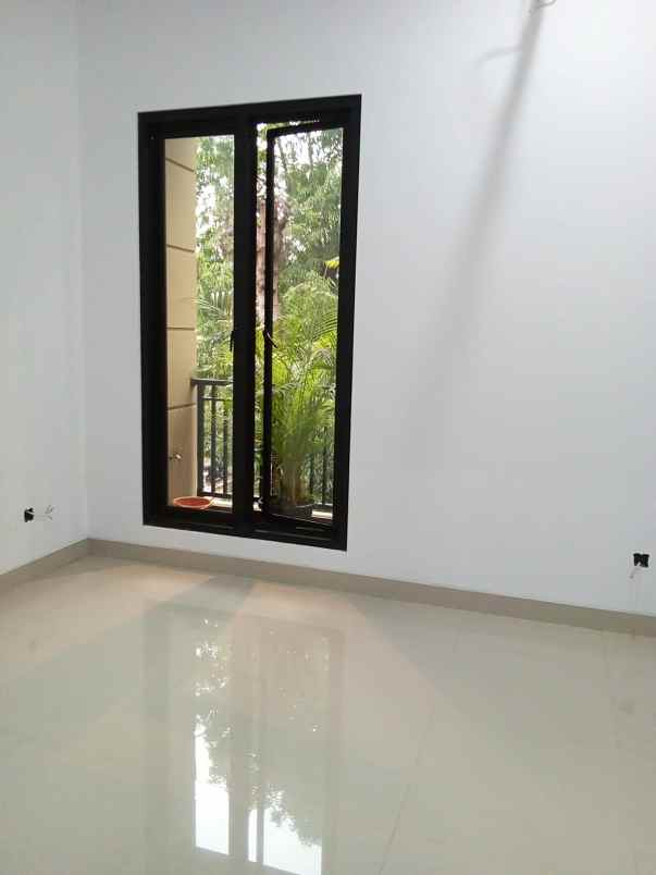 rumah komplek besar lebak bulus 150m ke mrt tol