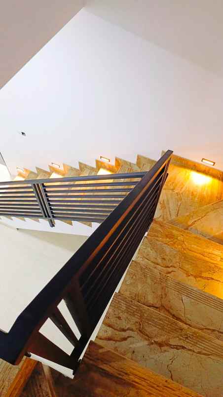 rumah komplek besar lebak bulus 150m ke mrt tol