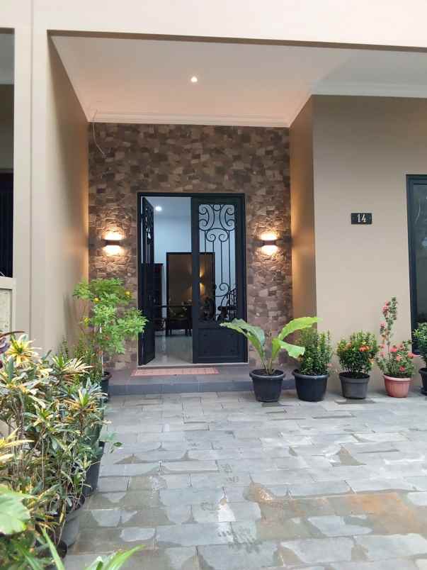 rumah komplek besar lebak bulus 150m ke mrt tol