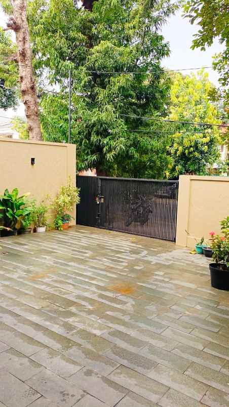 rumah komplek besar lebak bulus 150m ke mrt tol