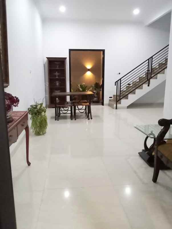 rumah komplek besar lebak bulus 150m ke mrt tol