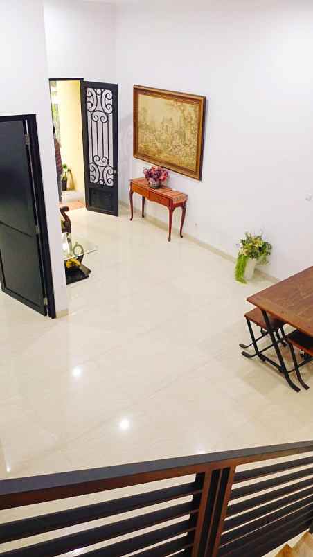 rumah komplek besar lebak bulus 150m ke mrt tol