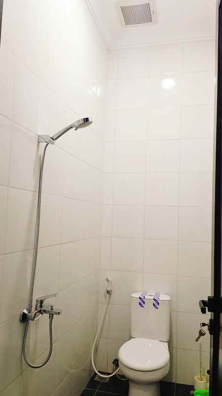 rumah komplek besar lebak bulus 150m ke mrt tol