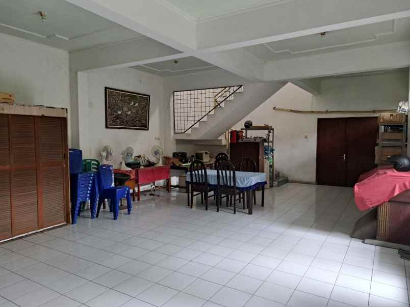 rumah kos2 jl ry kutisari selatan super strategis