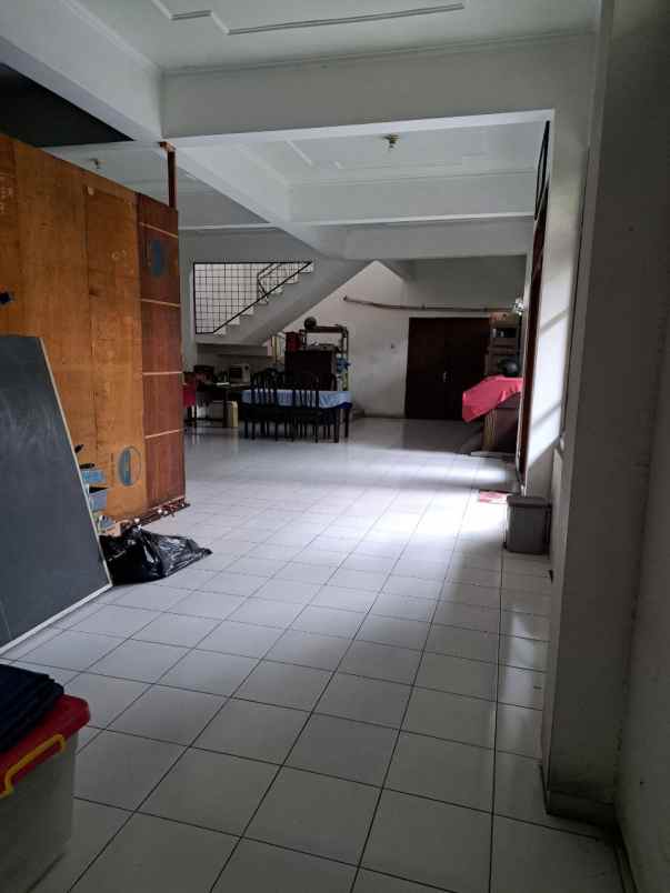 rumah kos2 jl ry kutisari selatan super strategis