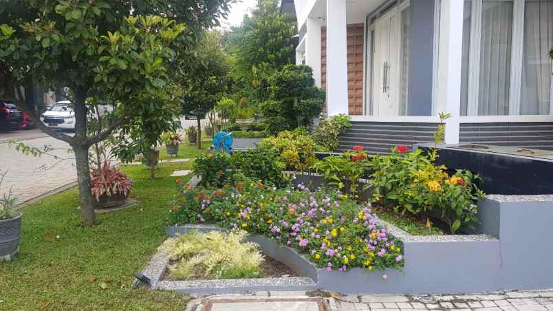 rumah kota baru parahyangan